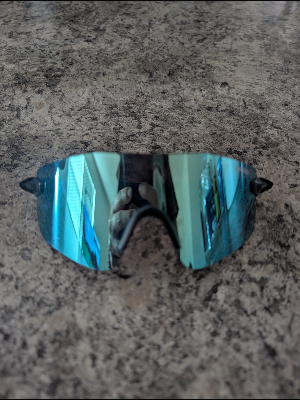 Tifosi Shield Sport Sunglasses in Light Blue Mirror - Picture 2 of 4